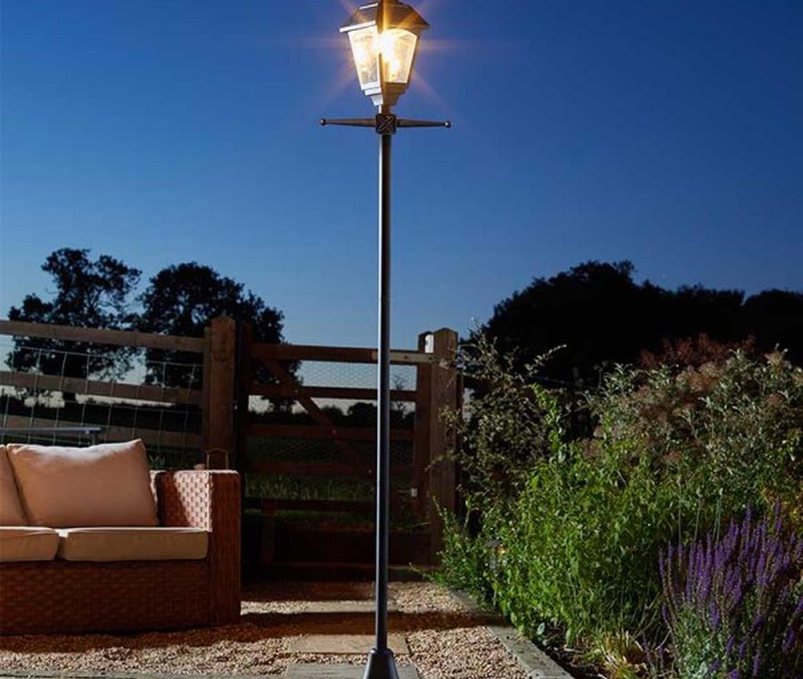 Victoriana Lamp Post - Solar Powered Lights