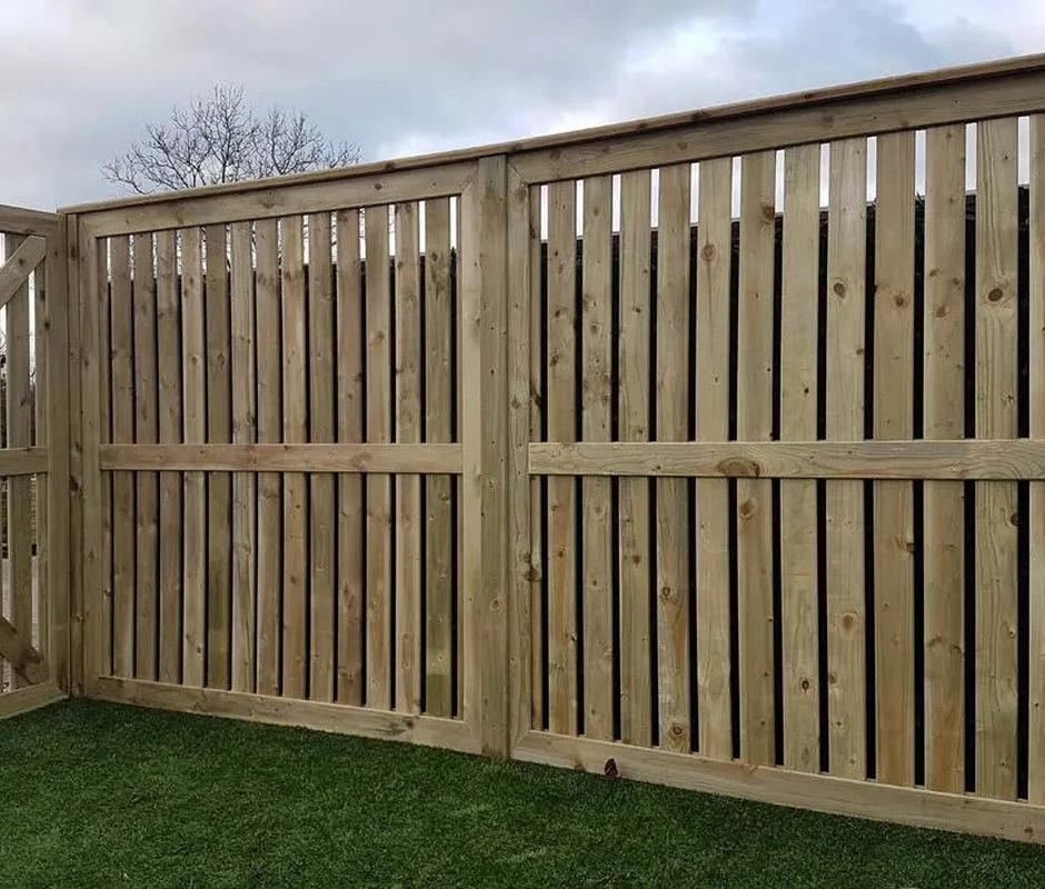 Lurig Fence Panel - 